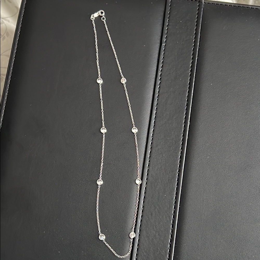 Elegant 14k gold Necklace with cubic zirconia 8 stones. Excellent condition. - Picture 3 of 3